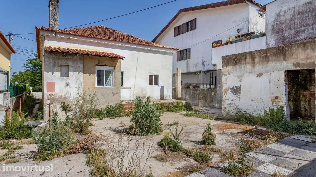 Moradia T3 para recuperação em Guerreiros, Loures — lote de 360 m² - Grande imagem: 4/22