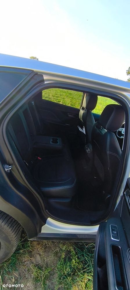 Jaguar F-Pace 2.0 i4D RWD Pure - 30