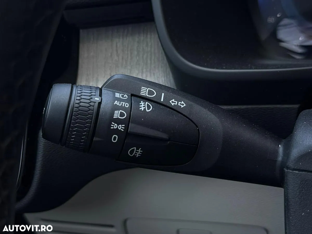 Volvo XC 40 B4 AT8 Mild Hybrid Momentum Pro - 33