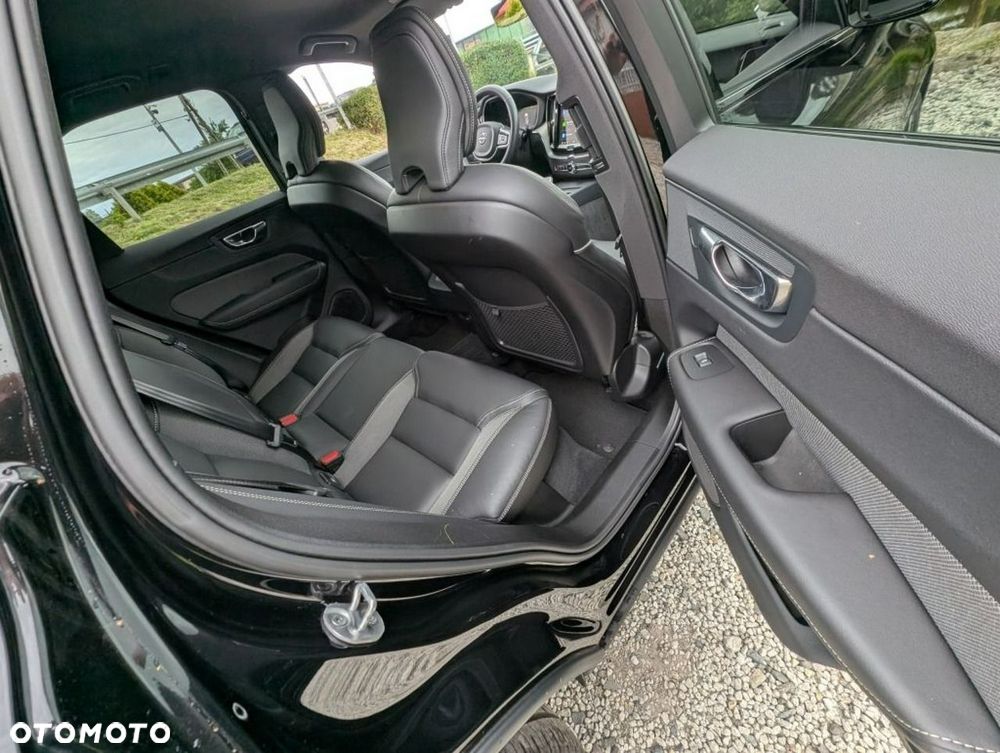 Volvo XC 60 B4 D Plus Dark - 7
