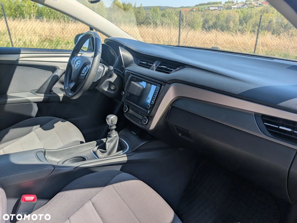 Toyota Avensis 1.8 Premium - 31