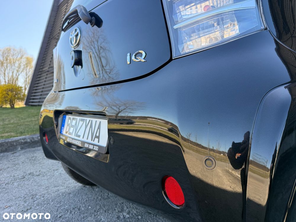 Toyota iQ - 10