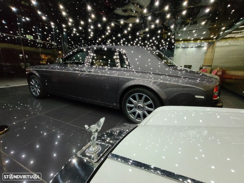 Rolls Royce Phantom 6.8 V12 - 6