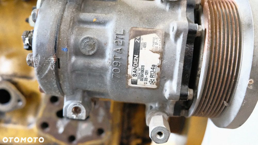 Sprężarka klimatyzacji do silnika Caterpillar C 6.6 Perkins 1106 wszystkie inne części do tego silnika - 2