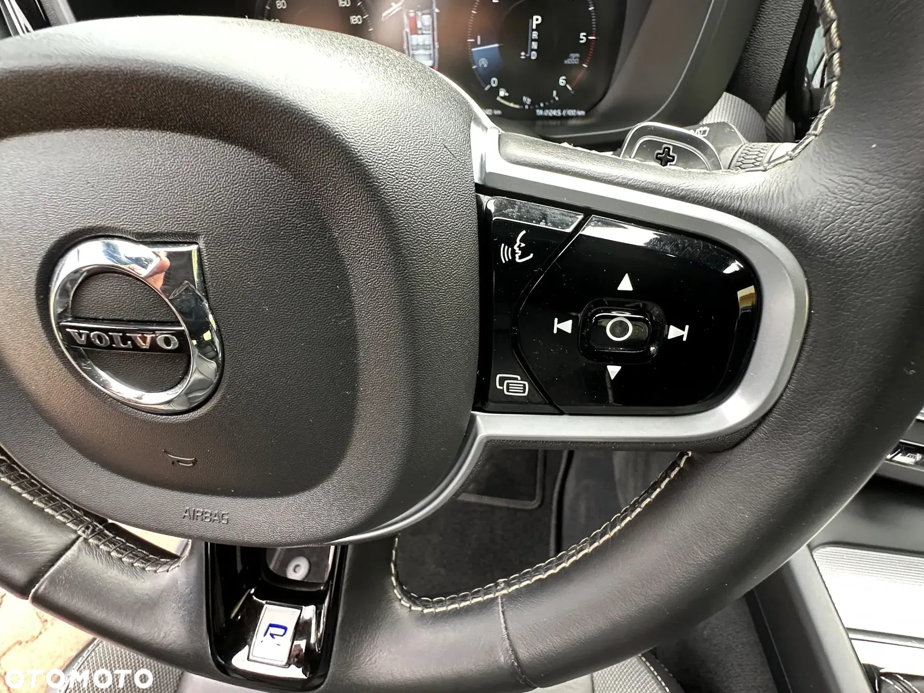 Volvo XC 60 D4 R-Design - 32