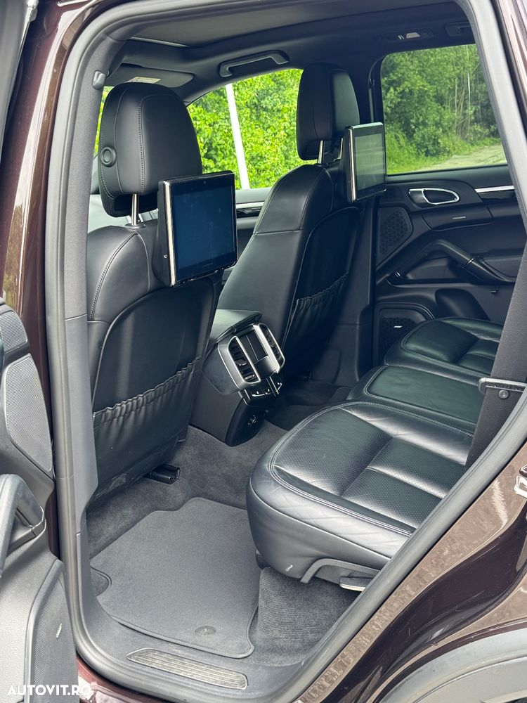 Porsche Cayenne 3.0 L - 9