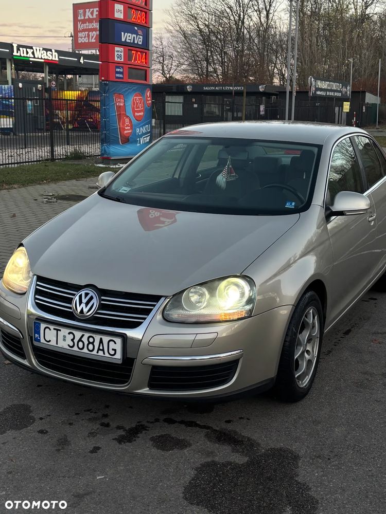 Volkswagen Jetta 2.0 TDI DSG Comfortline - 1