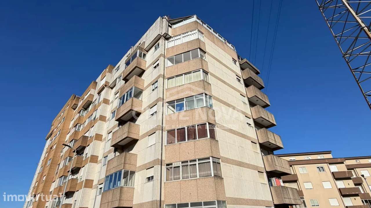 T3 com varanda e garagem em Oliveira do Douro