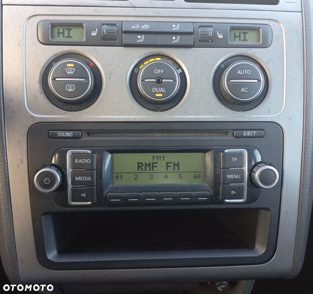 Volkswagen Touran - 11
