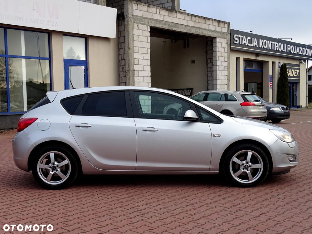 Opel Astra 1.4 Turbo - 4