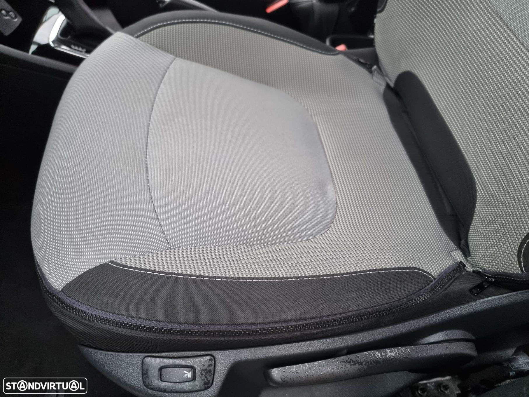 Renault Captur 1.5 dCi Exclusive EDC - 19