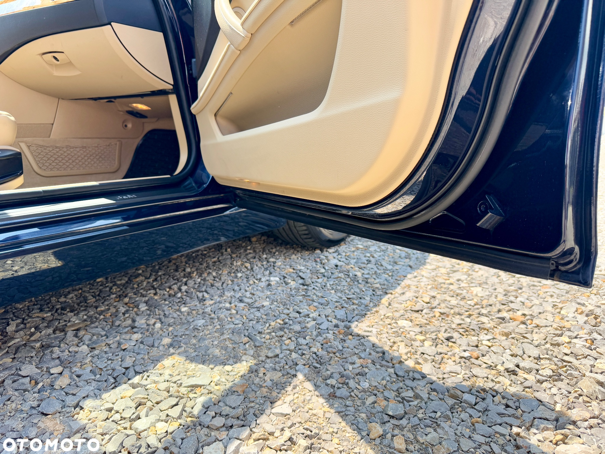 BMW Seria 5 523i - 32