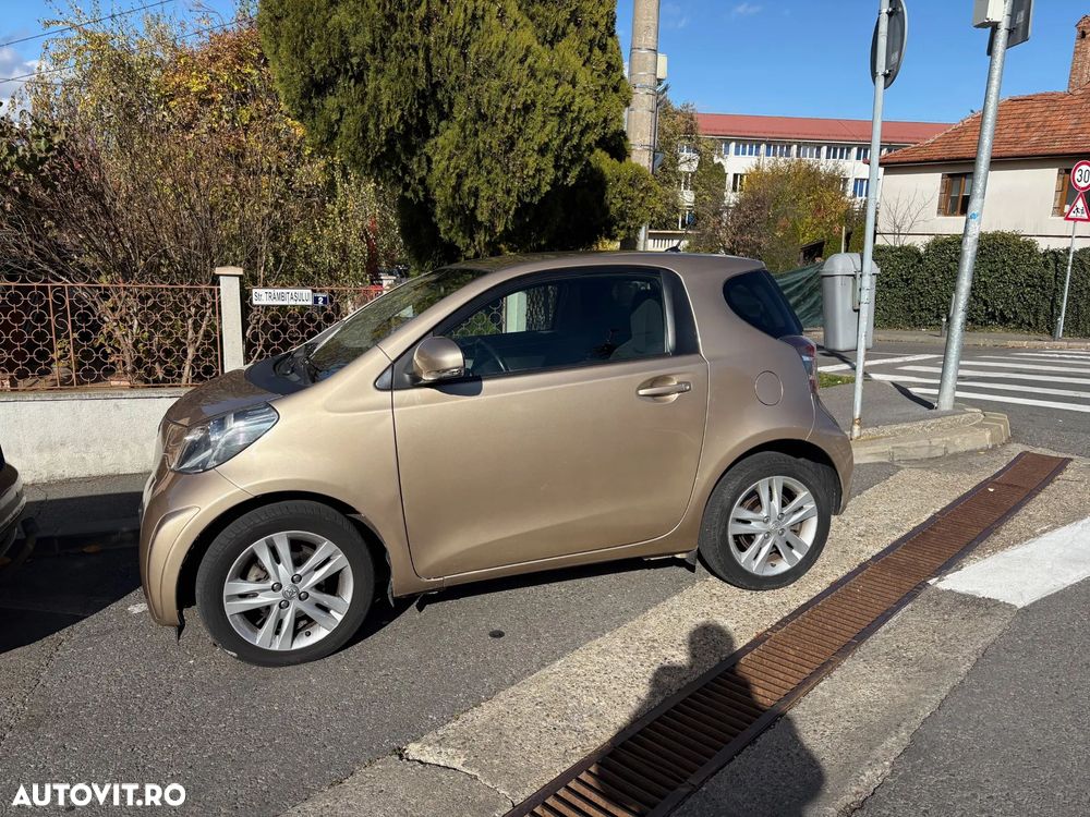 Toyota iQ - 2