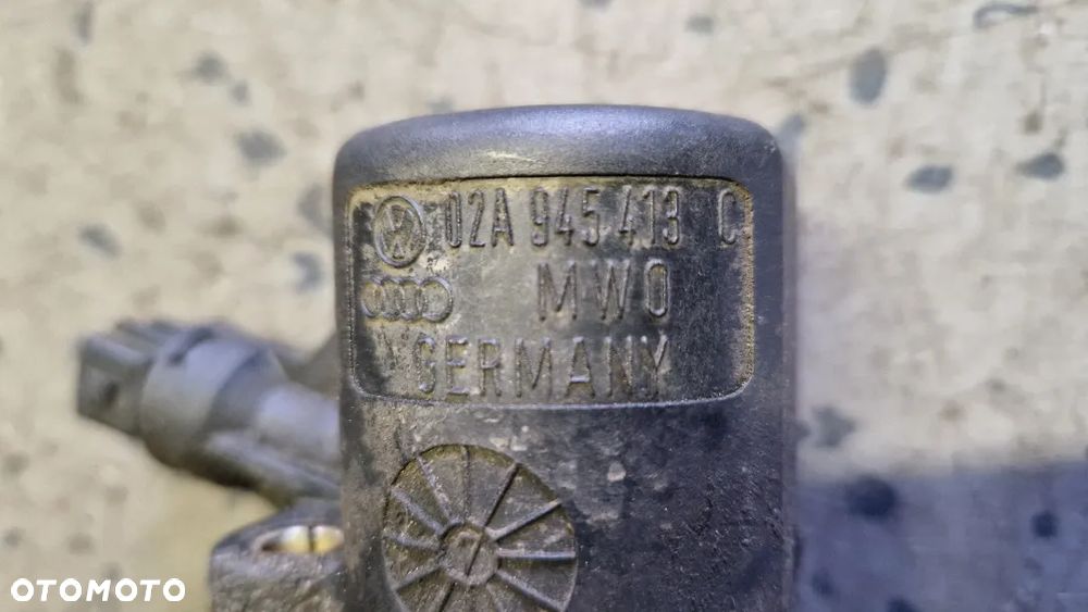 VOLKSWAGEN GOLF III WŁĄCZNIK ŚWIATEŁ COFANIA 02A945413G - 3