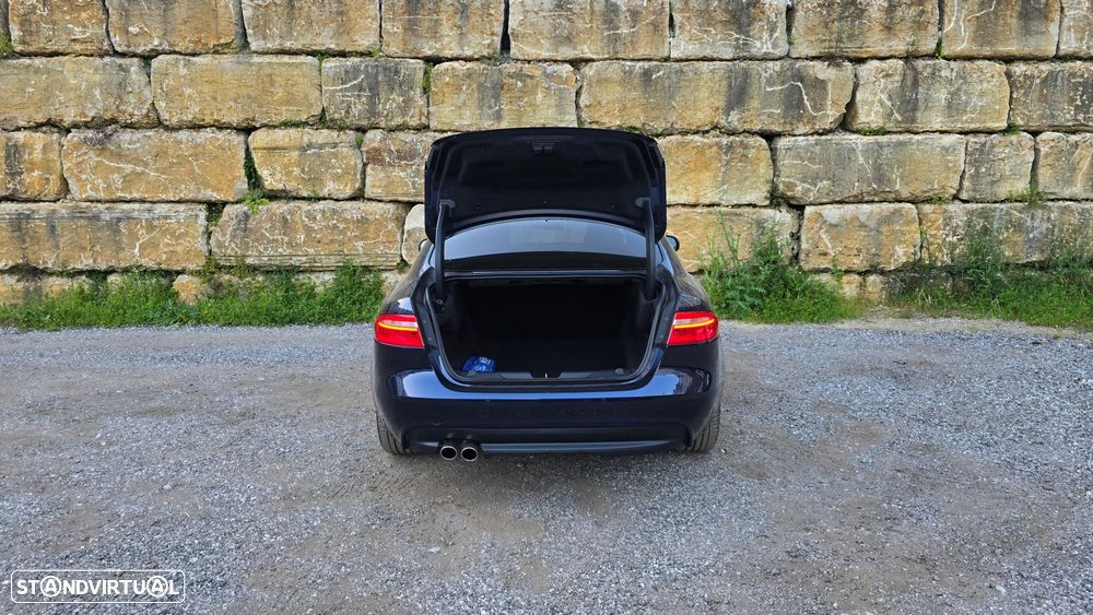 Jaguar XE 2.0 D R-Sport - 47