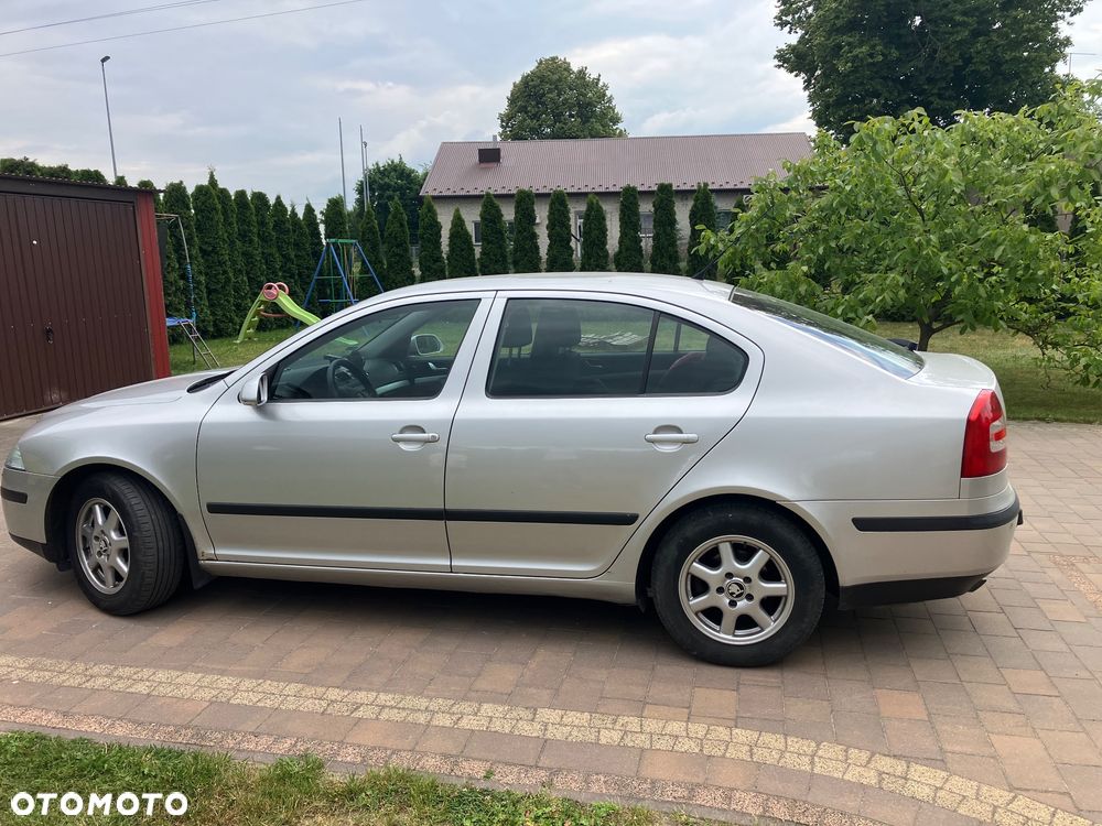 Skoda Octavia 1.6 Ambiente - 2