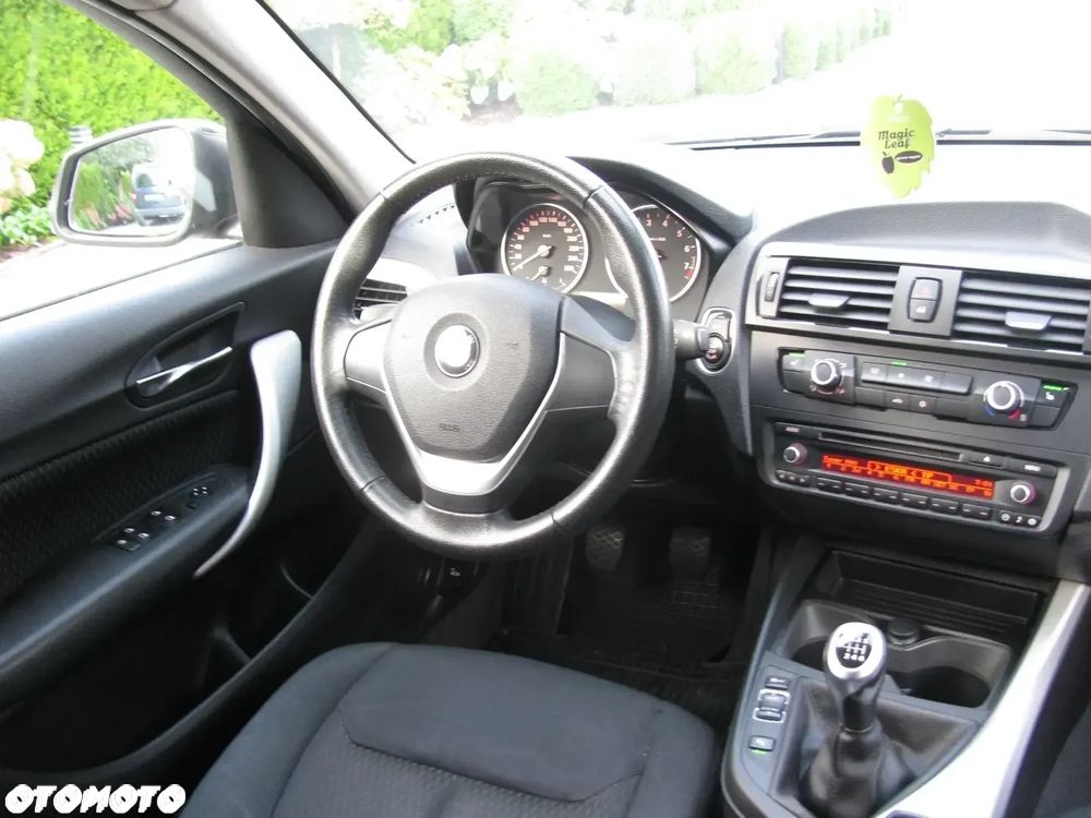 BMW Seria 1 116i - 24