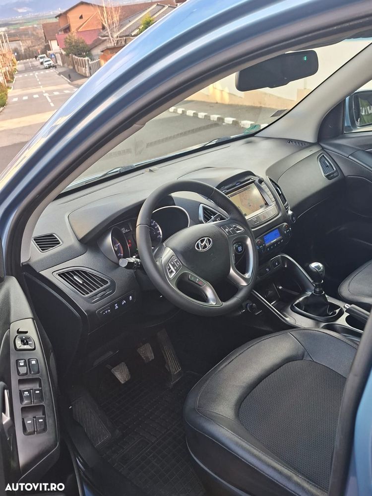 Hyundai ix35 2.0 CRDI 4WD Fifa World Cup Gold Edition - 10