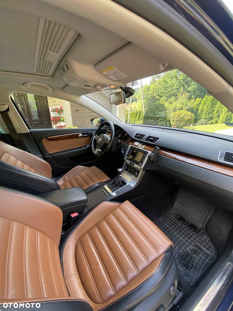 Volkswagen Passat 2.0 TDI Comfortline - 12
