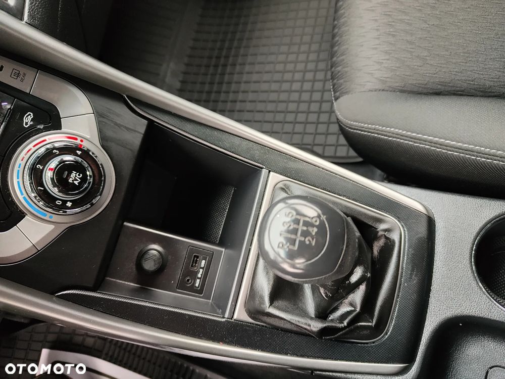 Hyundai Elantra 1.6 Comfort - 11