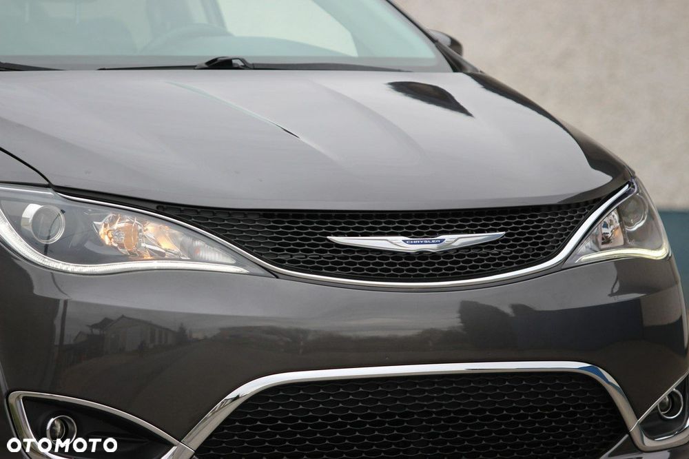 Chrysler Pacifica - 4