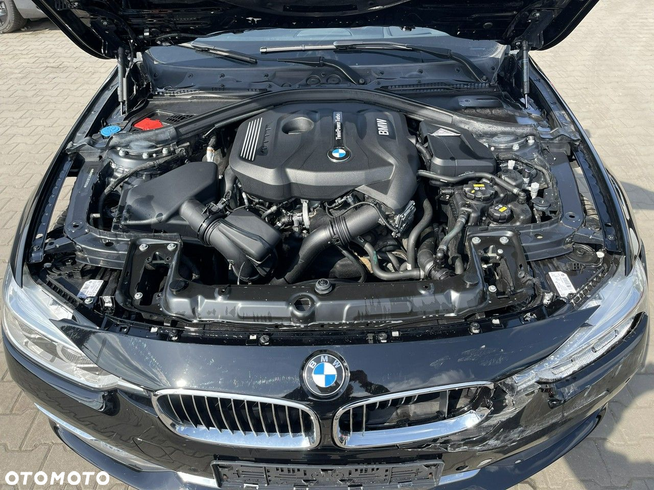 BMW Seria 3 330i sport - 13