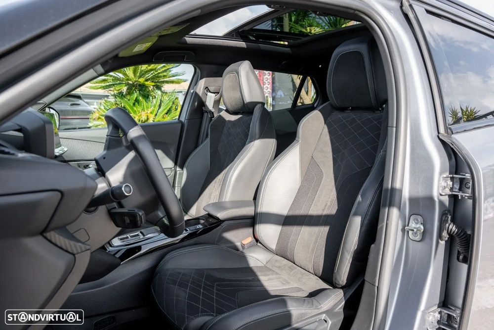 Peugeot e-2008 50 kWh GT - 19