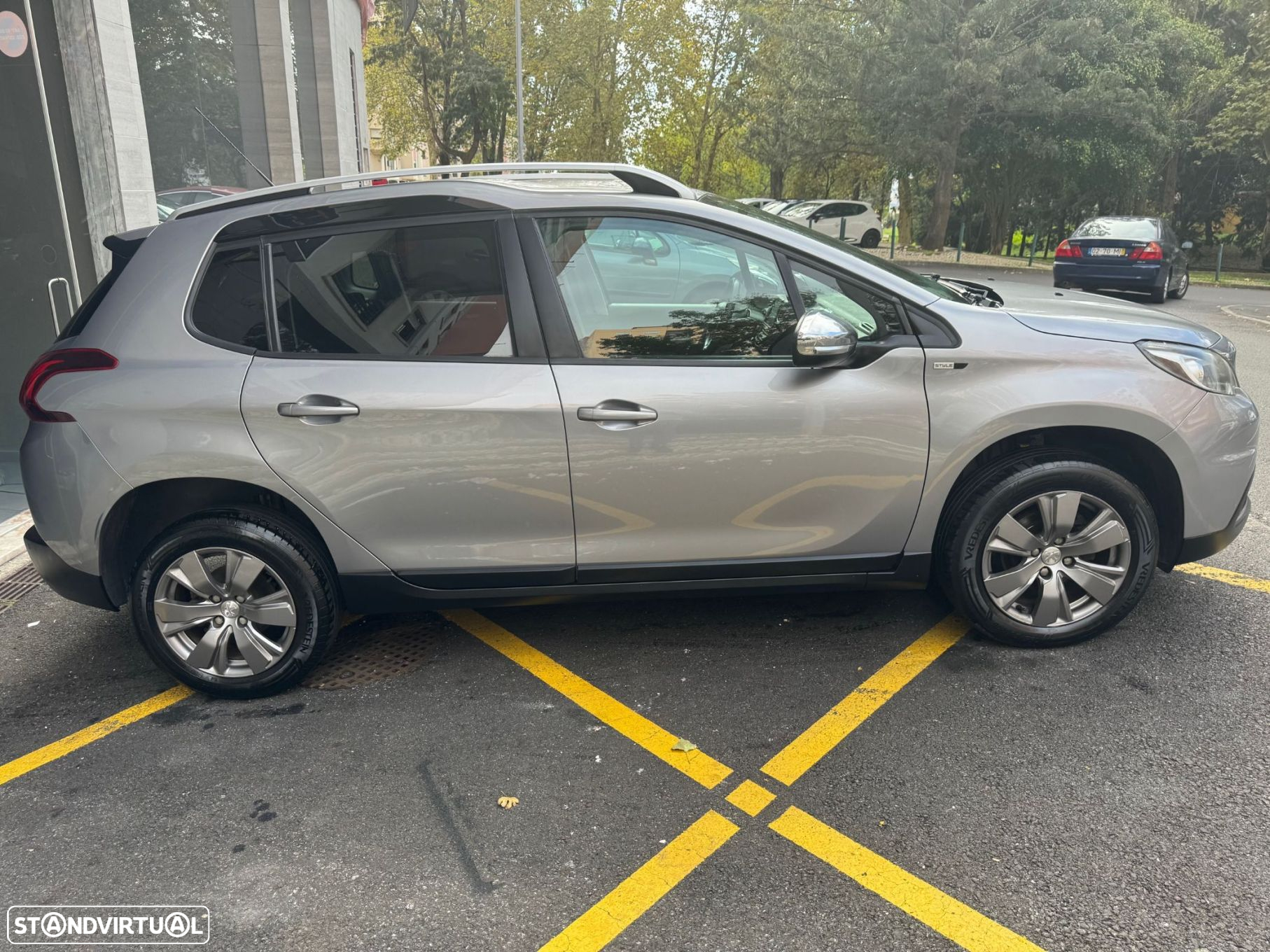 Peugeot 2008 1.6 BlueHDi Style - 4