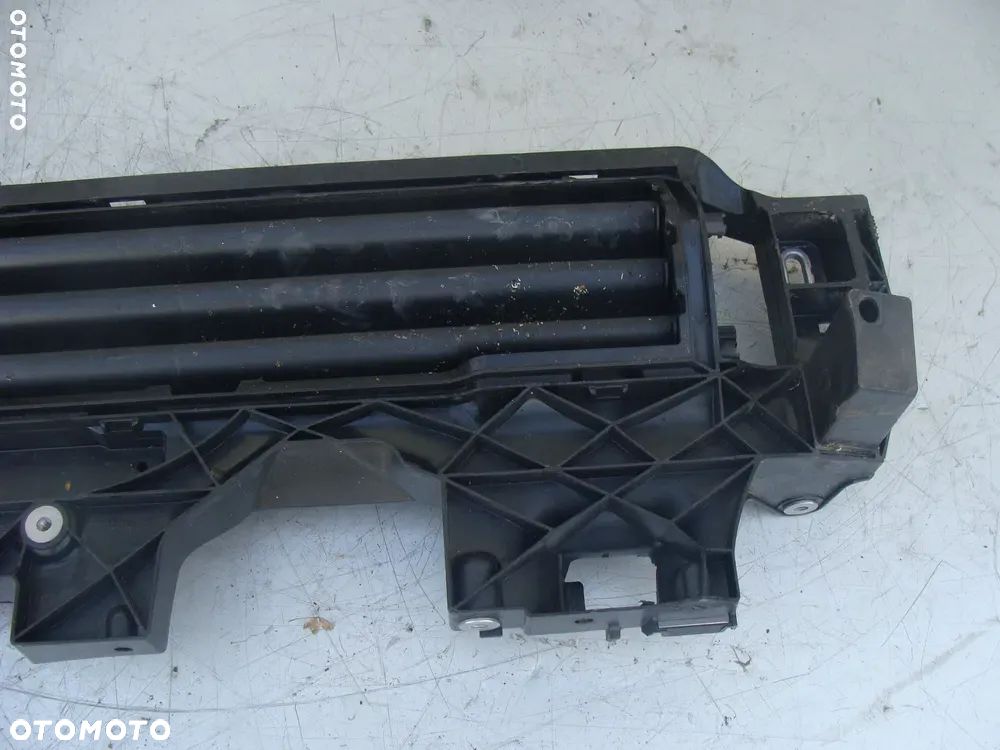 AUDI E-TRON KIEROWNICA POWIETRZA ŻALUZJA  4KE807771 4KE890067B - 8