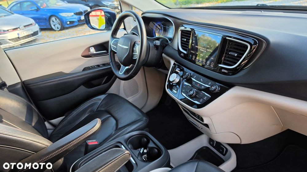 Chrysler Pacifica - 11