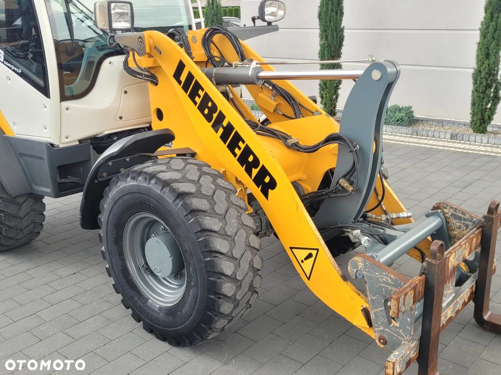 Liebherr L 506 C / widły + łyżka otwierana / centralne smarowanie / - 6