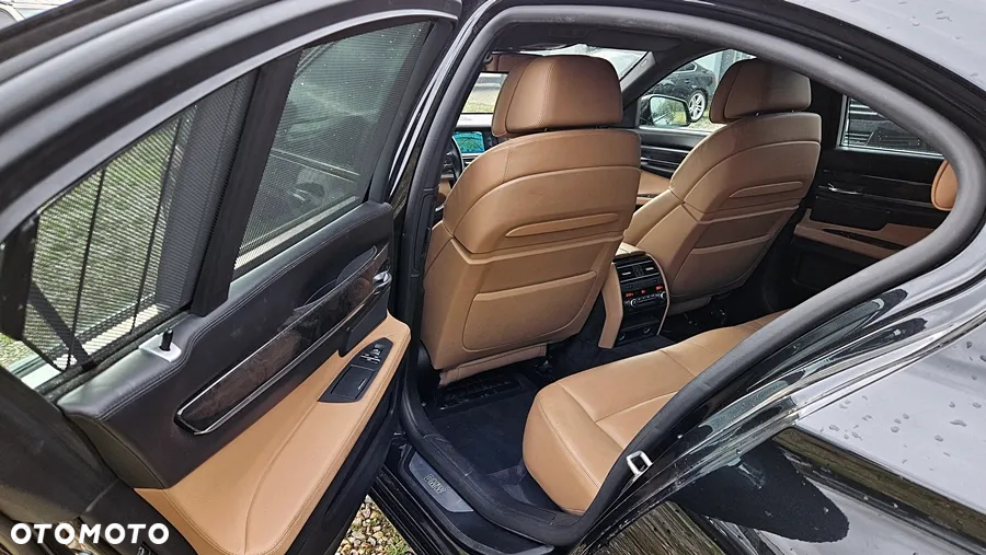 BMW Seria 7 740i - 16