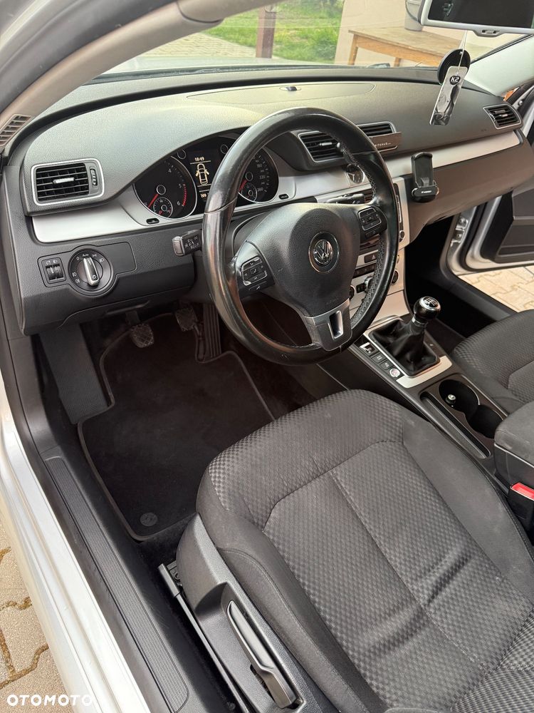 Volkswagen Passat 1.6 TDI Comfortline - 6