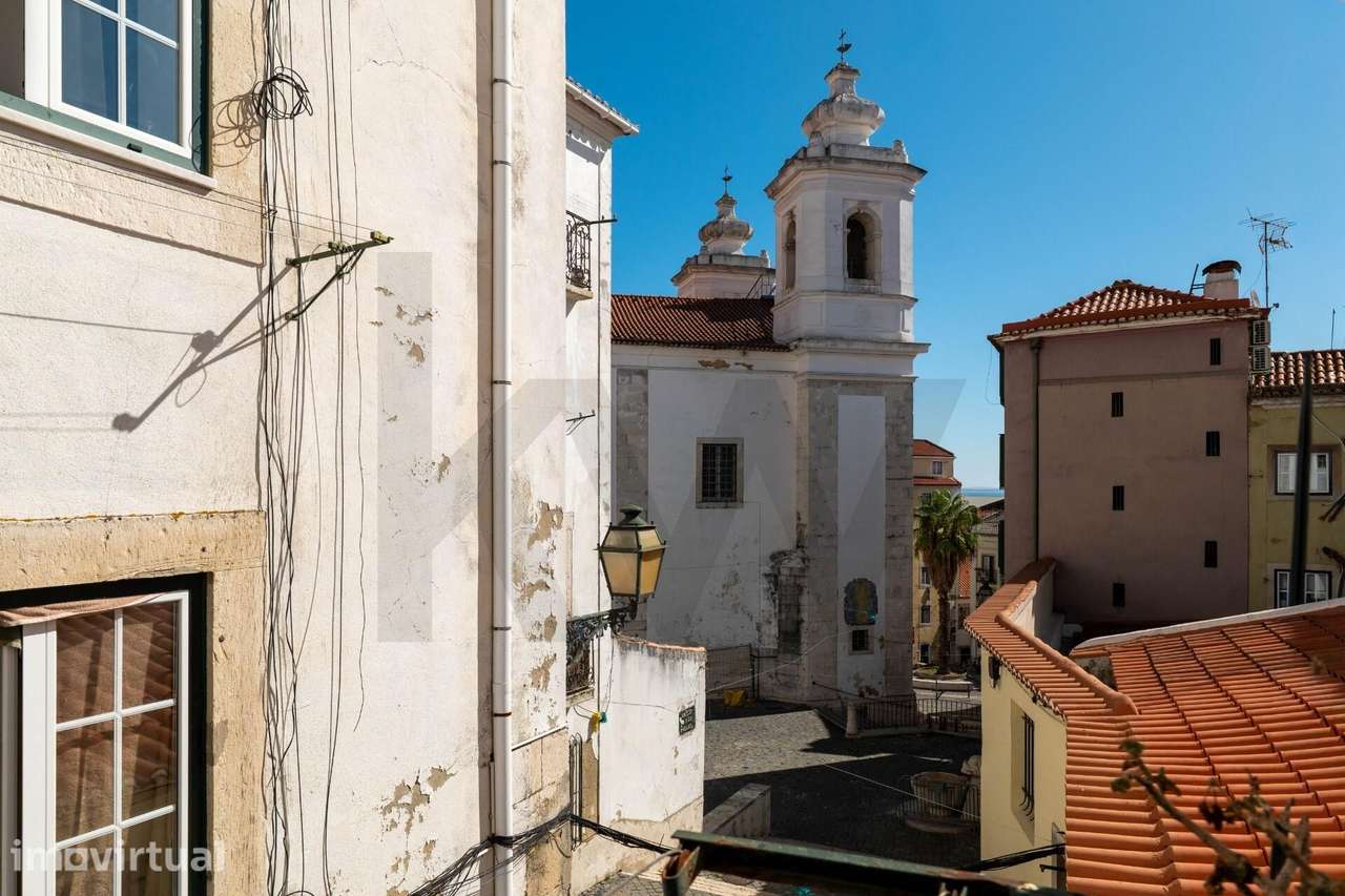 T1 remodelado em Alfama com três frentes, pronto a habitar ou a arrend - Grande imagem: 2/20