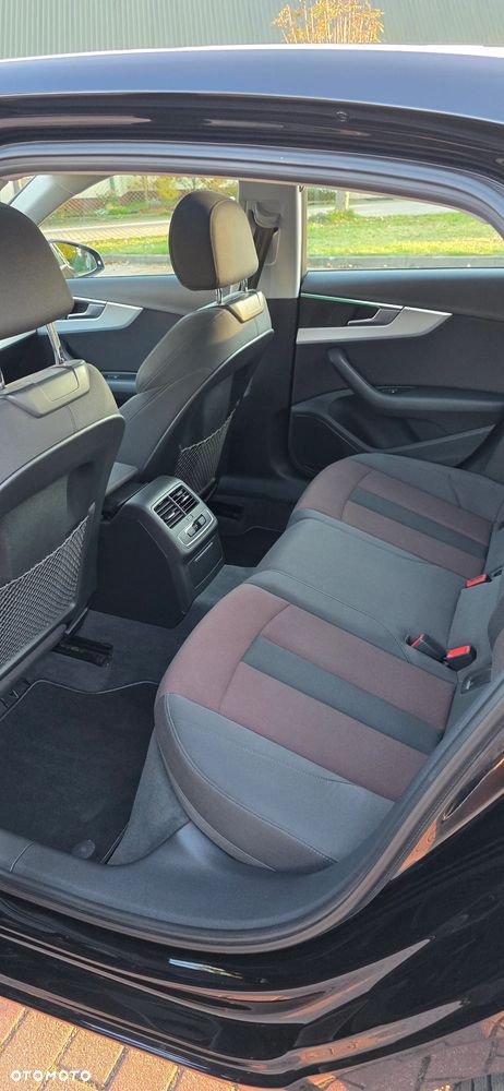 Audi A4 Limousine - 12