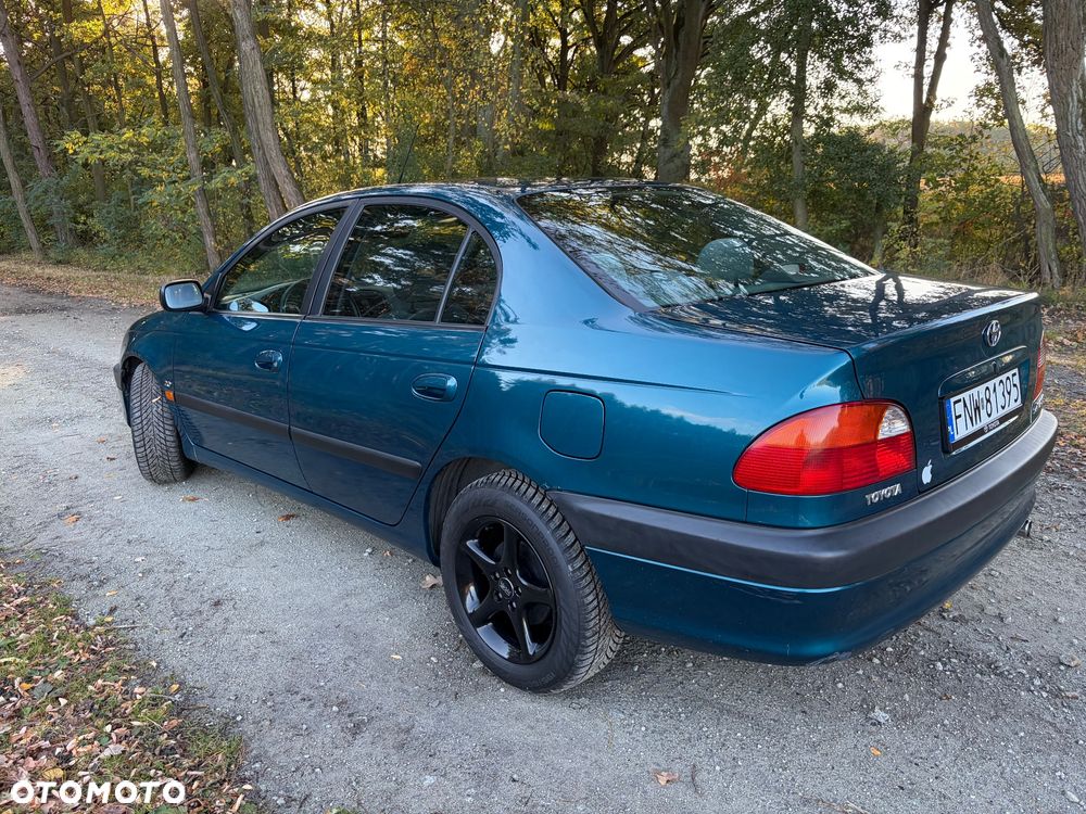 Toyota Avensis 2.0 Sol - 8