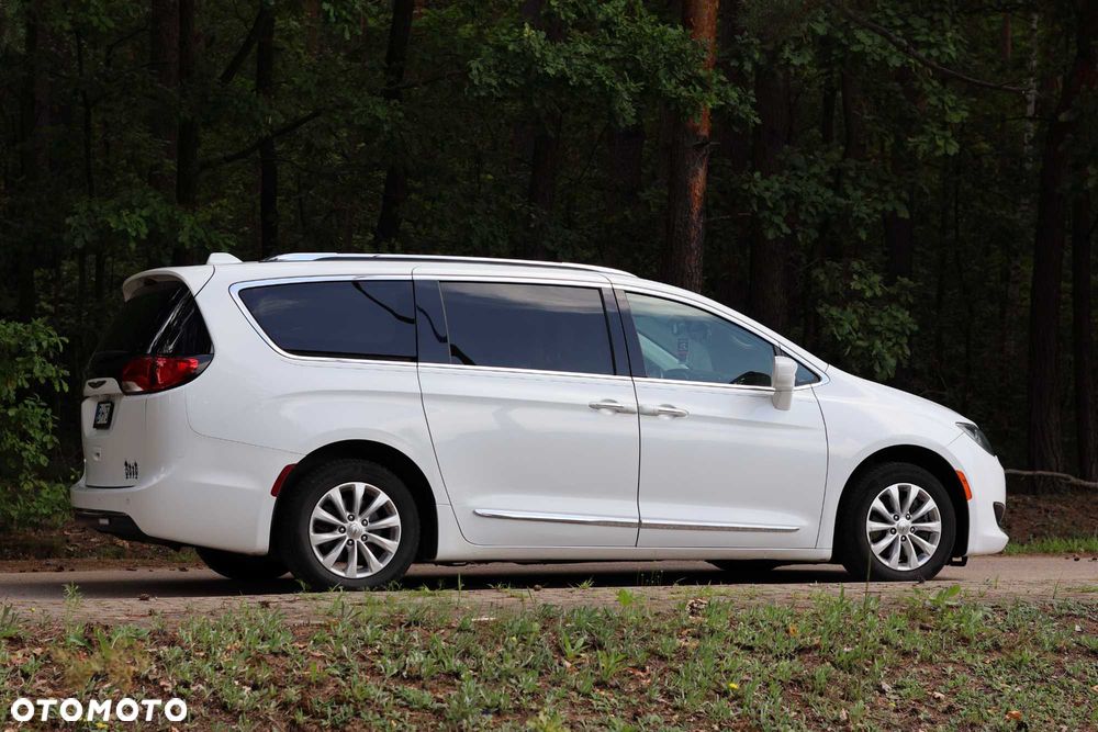 Chrysler Pacifica - 6