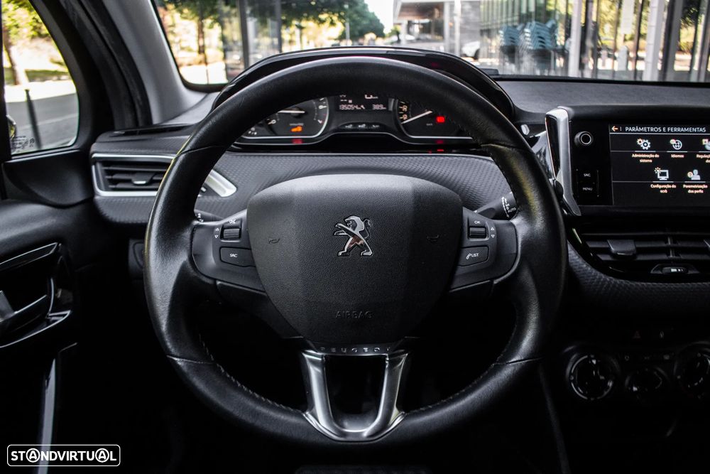 Peugeot 208 1.2 PureTech Signature - 12