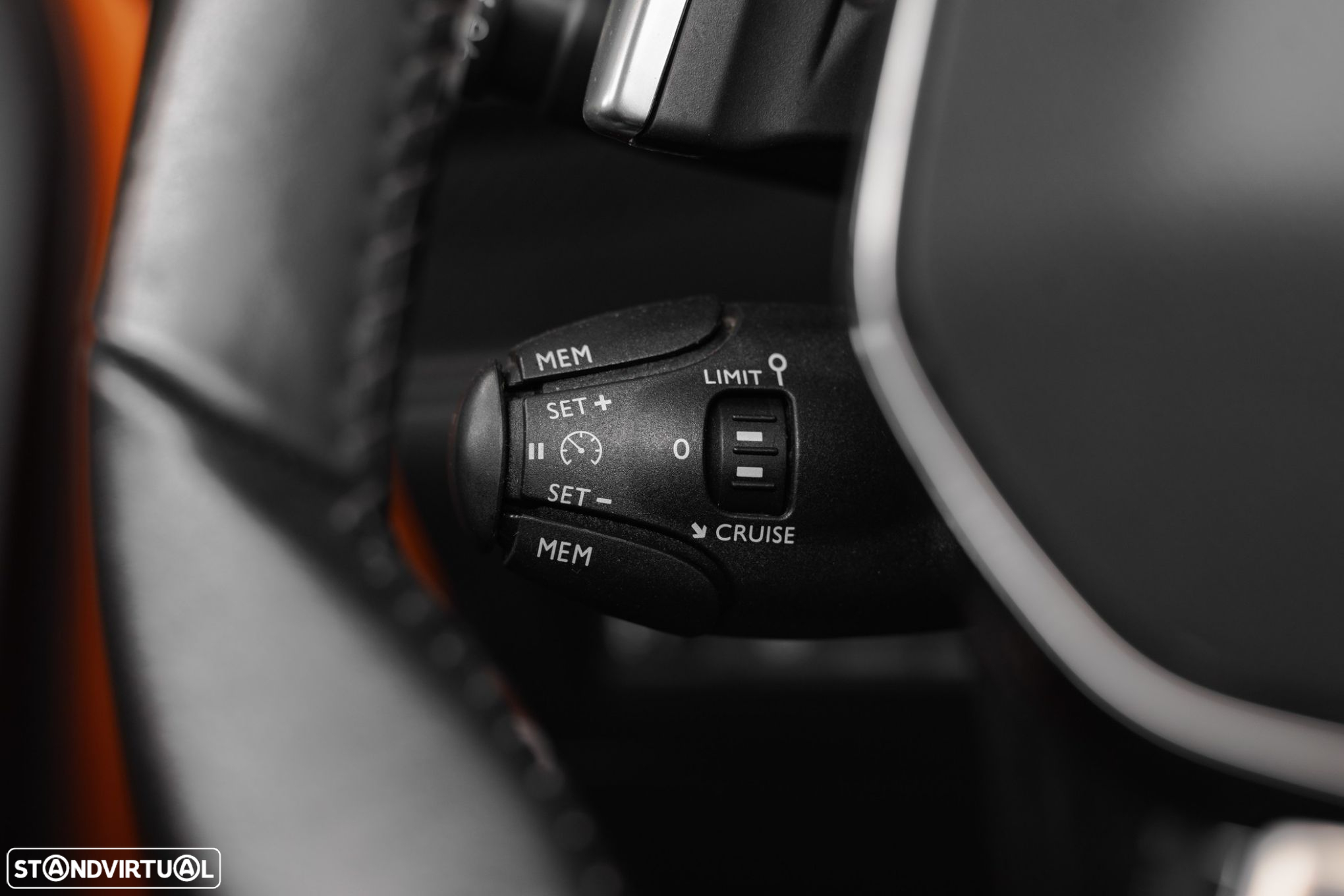 Peugeot 2008 1.2 PureTech Allure EAT8 - 18