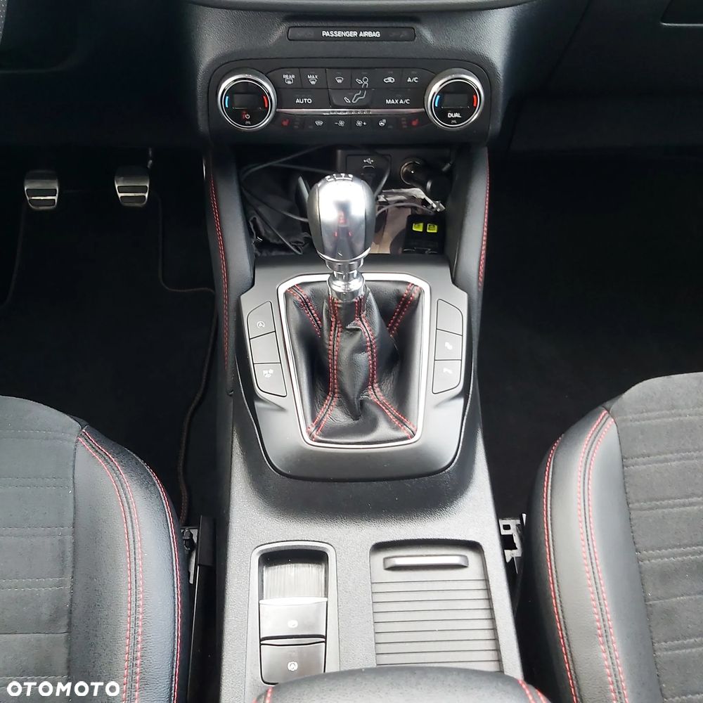 Ford Kuga 1.5 EcoBoost FWD ST-Line X - 17