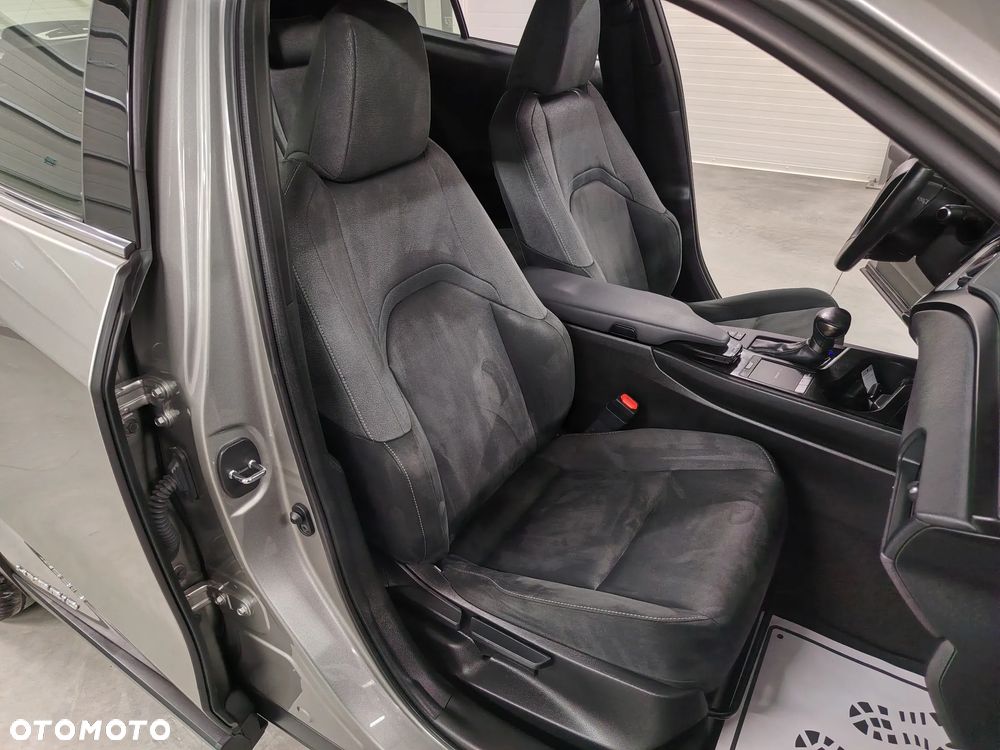 Lexus UX 250h Elegance 2WD - 30