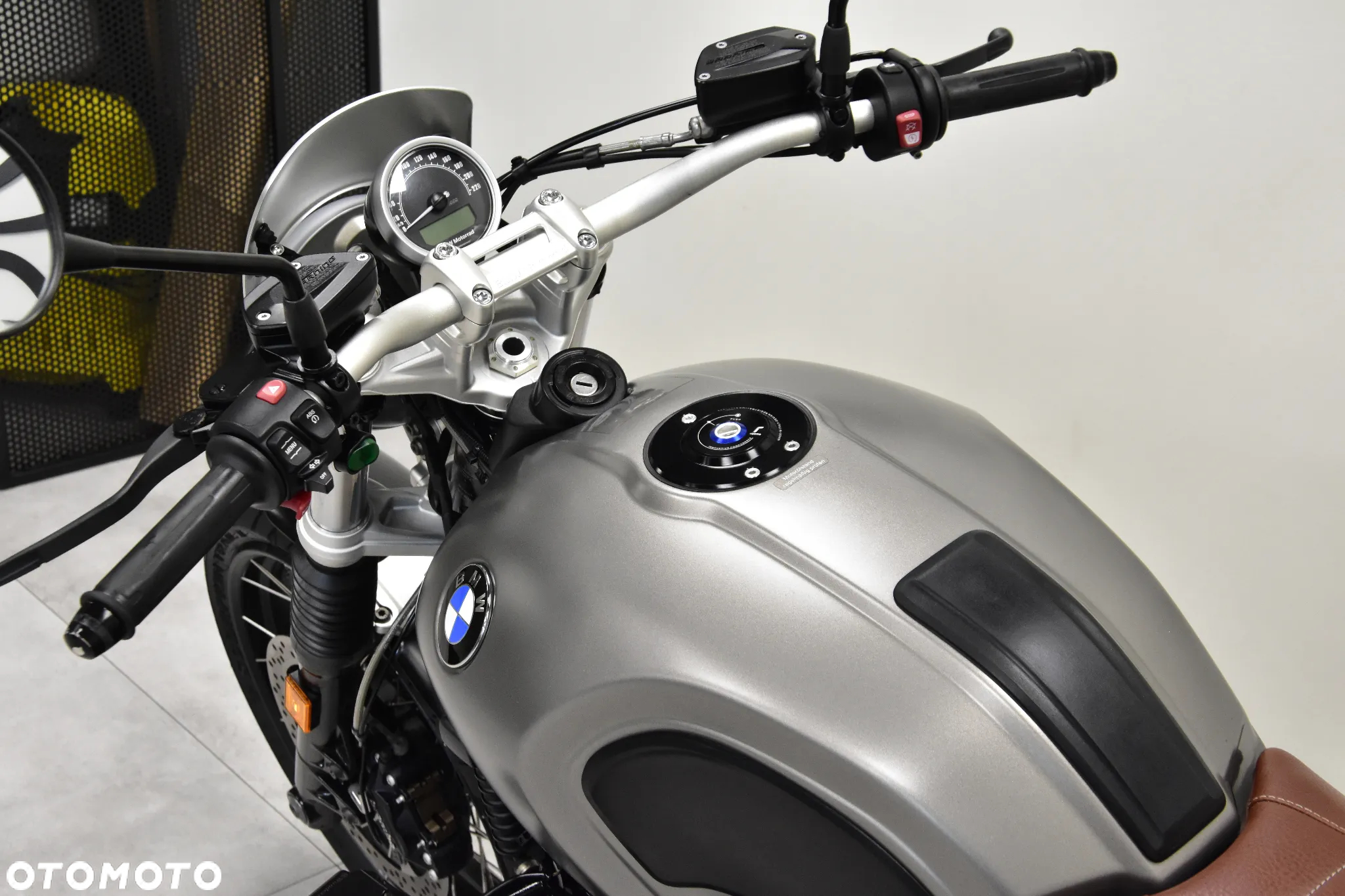 BMW R - 16