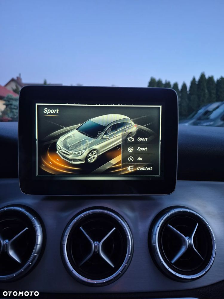 Mercedes-Benz CLA 200 7G-DCT AMG Line - 29