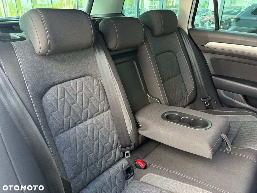 Volkswagen Passat - 16