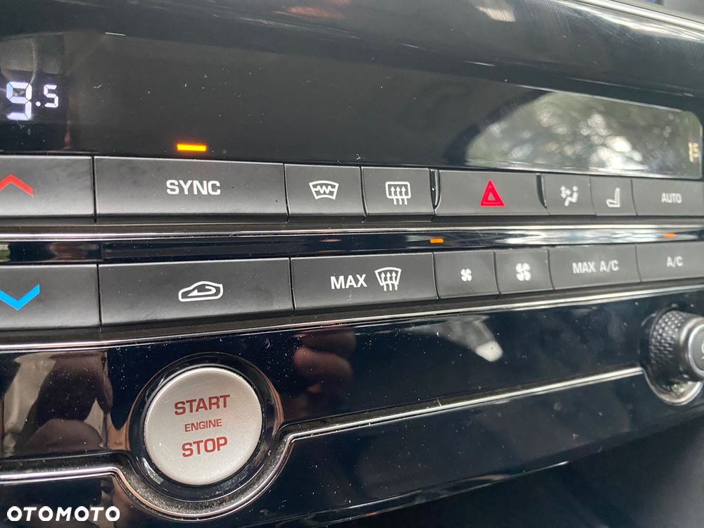 Jaguar F-Pace 2.0 i4D AWD Portfolio - 24