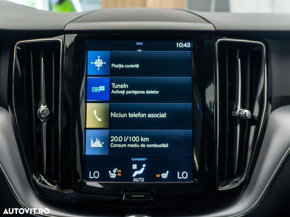Volvo XC 60 B4 D AWD Geartronic Momentum Pro - 32