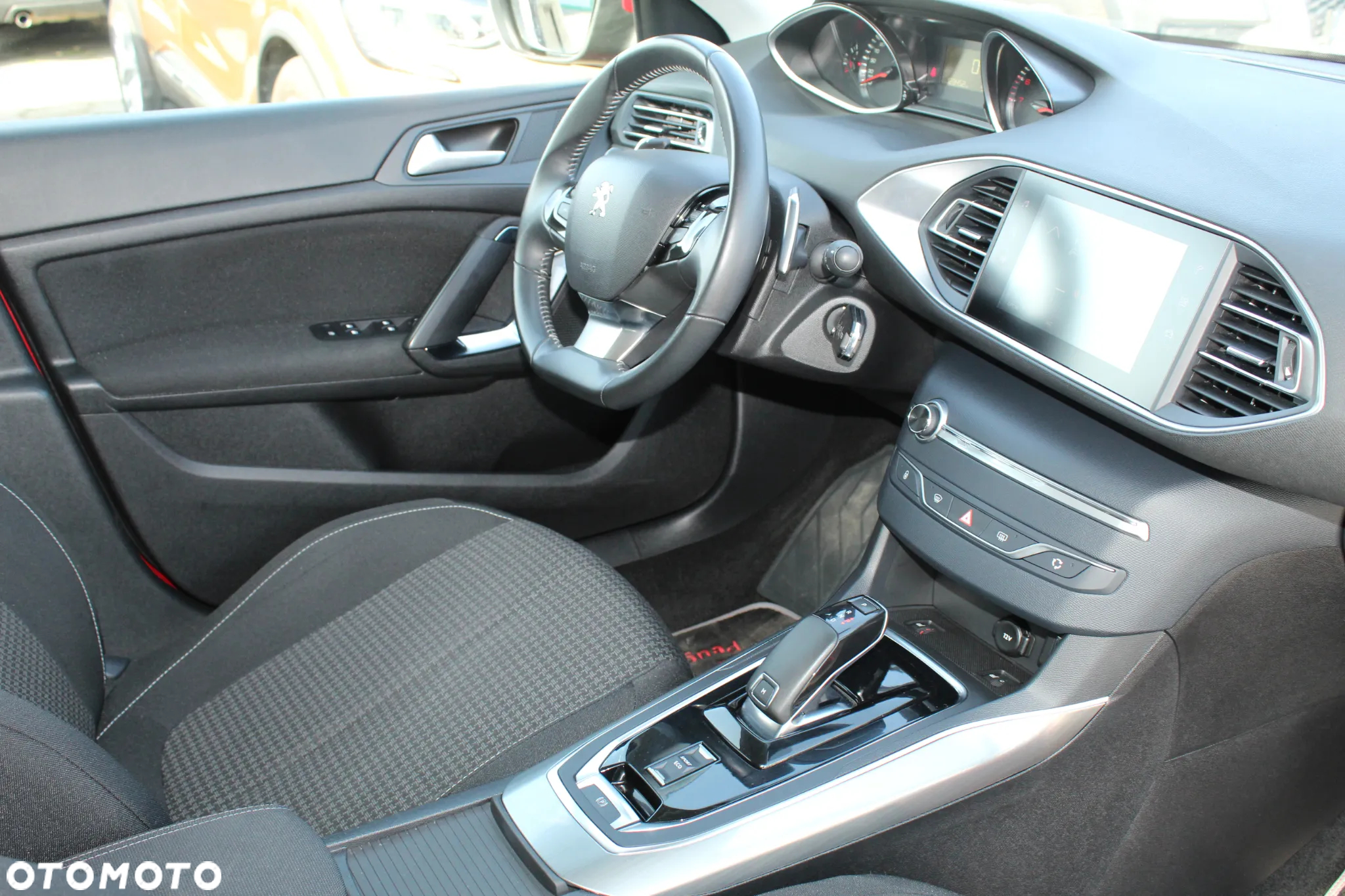 Peugeot 308 1.2 PureTech GPF Allure S&S EAT8 - 9