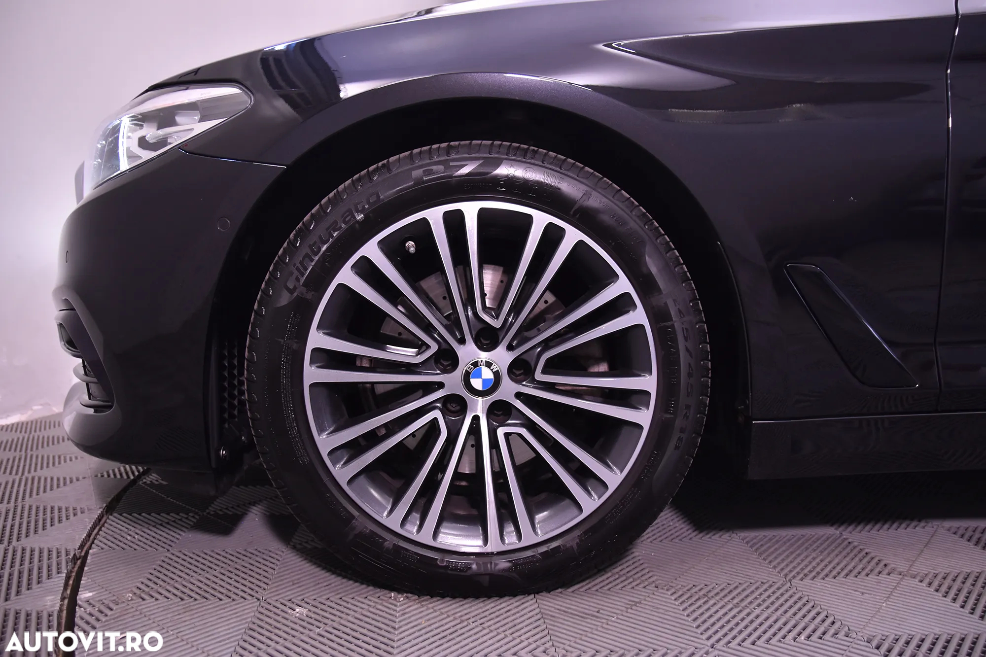 BMW Seria 5 520d AT - 13
