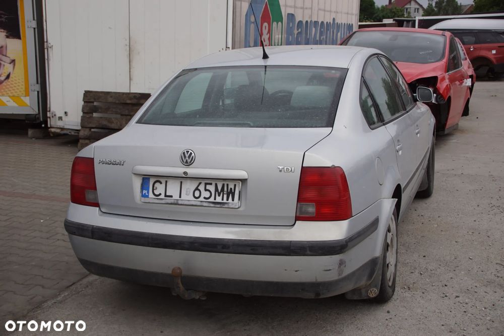 Auto na części - Volkswagen Passat B5 1.9 TDI 115 KM AJM DUK LB7Z 2000R Silnik Skrzynia Drzwi Maska Błotnik Klapa Zderzak Lampa Lusterko Klamka Szyba Deska Kokpit Sterownik Moduł Czujnik Licznik Panel Kierownica - 5
