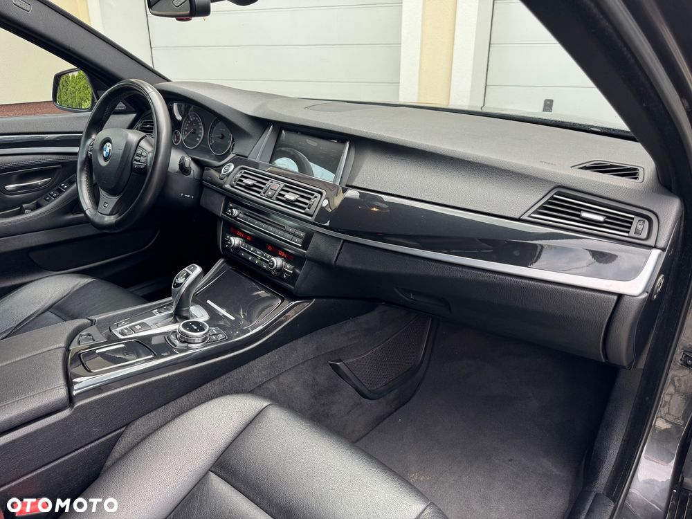 BMW Seria 5 535i - 32